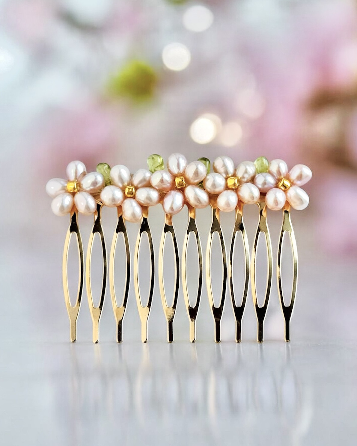 淡水パール ペリドット 『桜シリーズ』ヘアコーム ヘアアクセサリー  6月誕生石 8月誕生石 桜 桜色