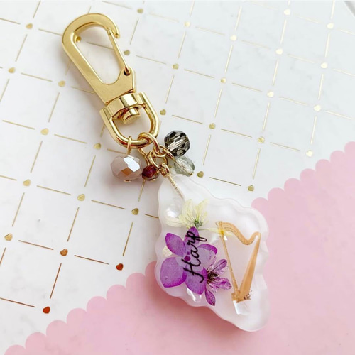 3186】ハープ モロッカンタイル型キーホルダー 紫の紫陽花封入