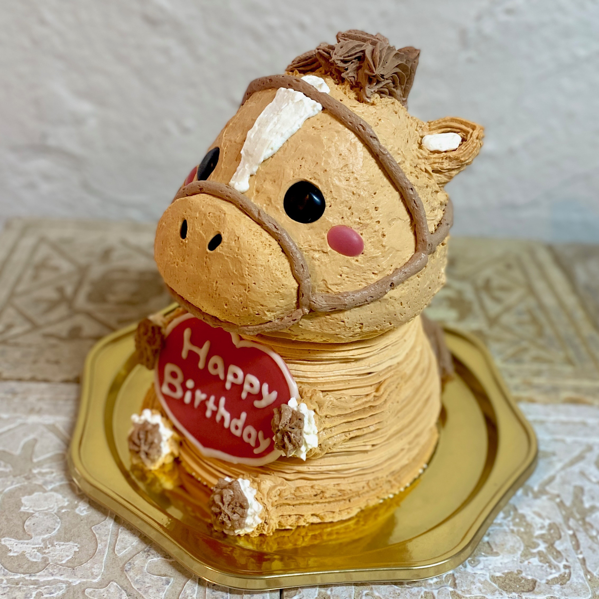 馬の立体ケーキ(栗毛ベージュ)　誕生日や記念日に　[ご希望のお受取り日・時間帯をご指定下さい]