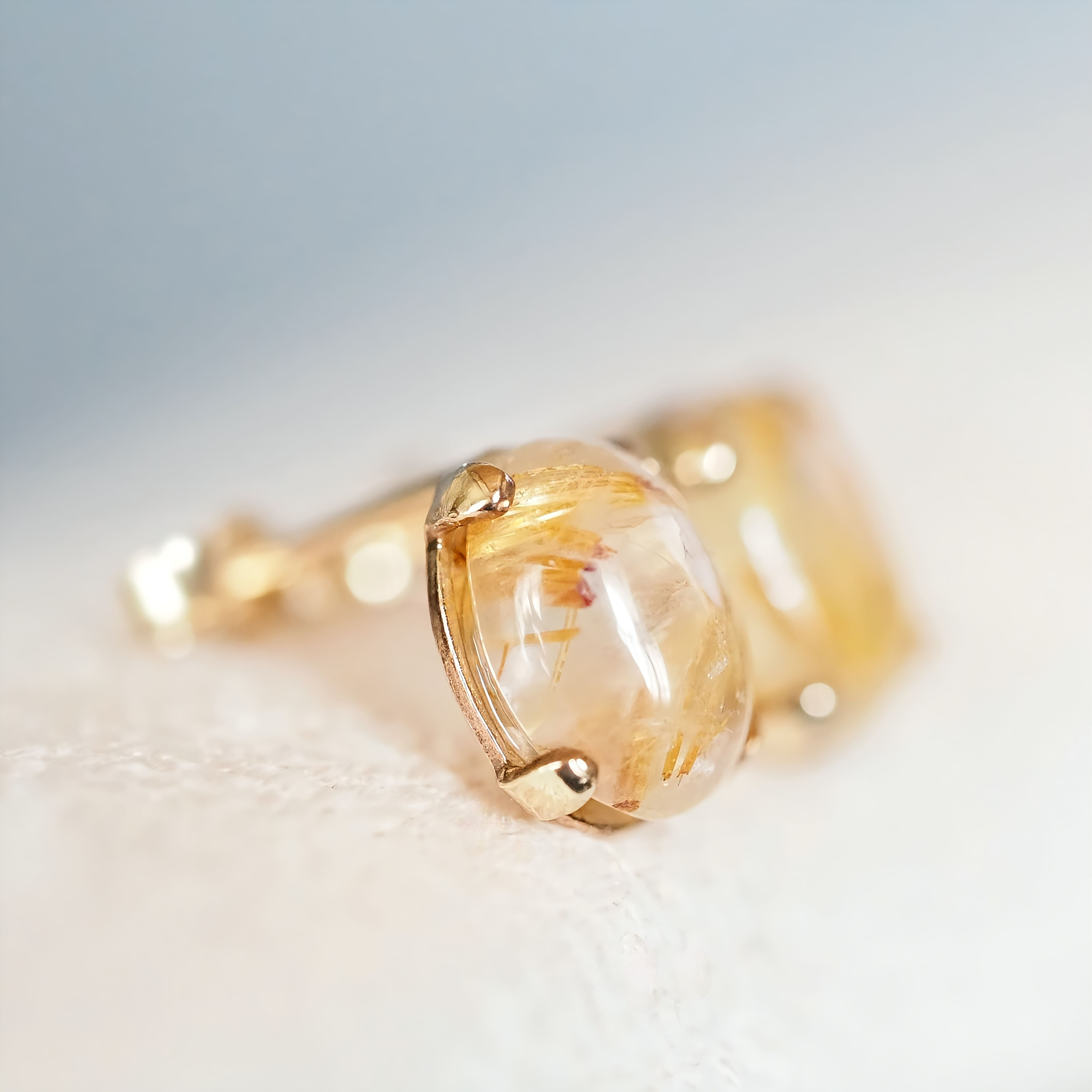 《ルチルクォーツのスタッドピアス》