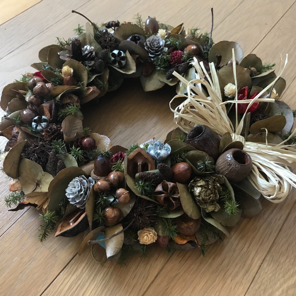 《再販×4》シックでアンティークなユーカリと木の実のリース28cm (2点限定）