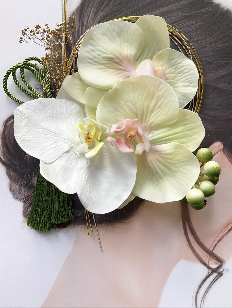 白×レモンイエロー胡蝶蘭髪飾り　ウェディングヘア　振袖ヘア　謝恩会ヘア　成人式　打掛