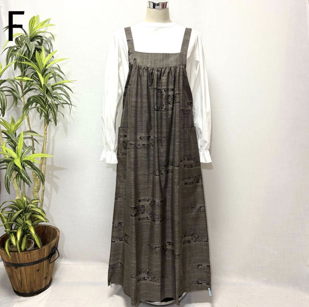 着物リメイク　大島紬花柄ジャンパースカート　ロングワンピース　ミモレ丈　ゆったり　ギャザー　フリーサイズ　ノースリーブ