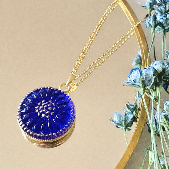 フラワーモチーフのガラスネックレスセット ディープブルーのチェコガラスボタン ネックレス｜花モチーフ・60cm