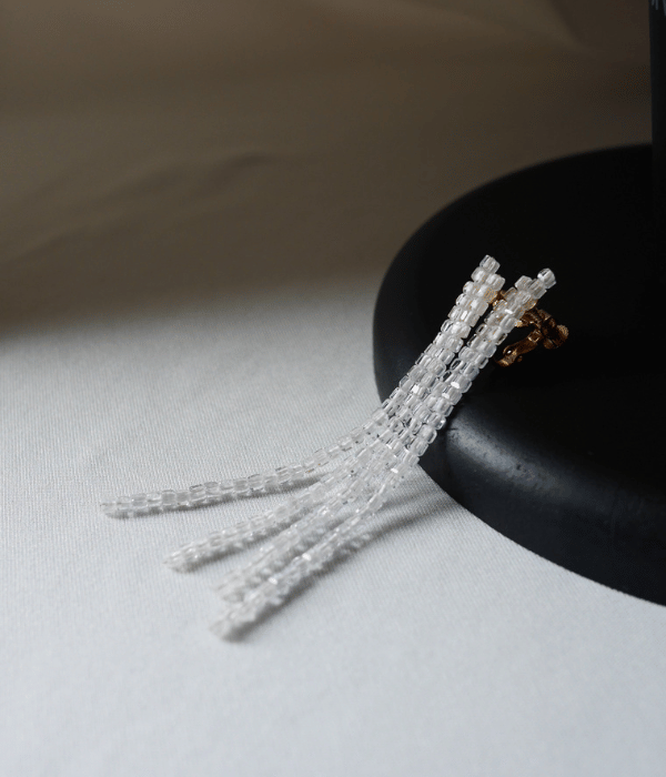 芯のある花嫁の「光を咲かせる」イヤリング/ピアス（極小ジルコニア） // シンプル・ブライダル・小粒・クリア