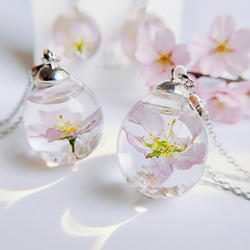 羽根と雪の結晶のガラスドーム ブックマーカー しおり しおり