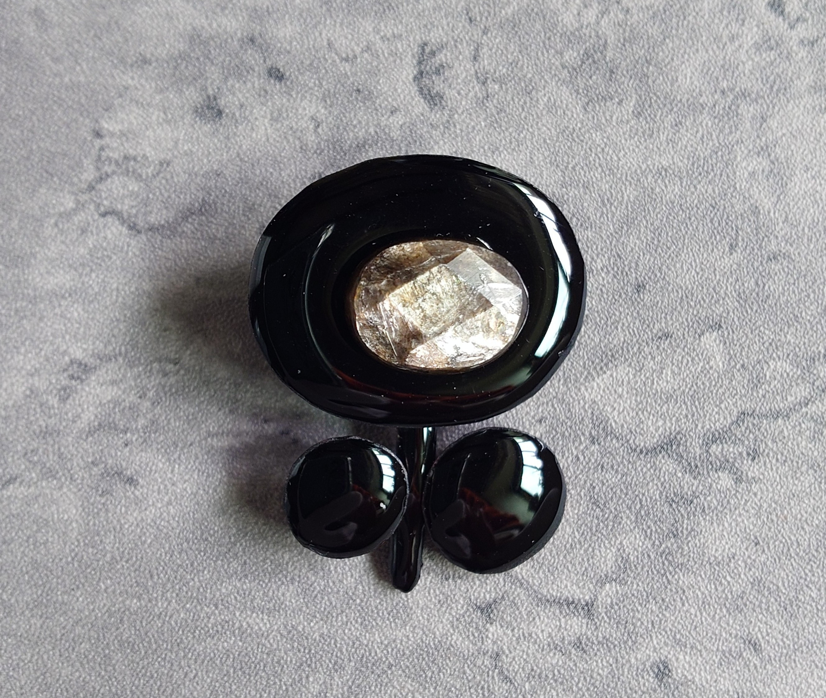 コケティッシュな黒の華