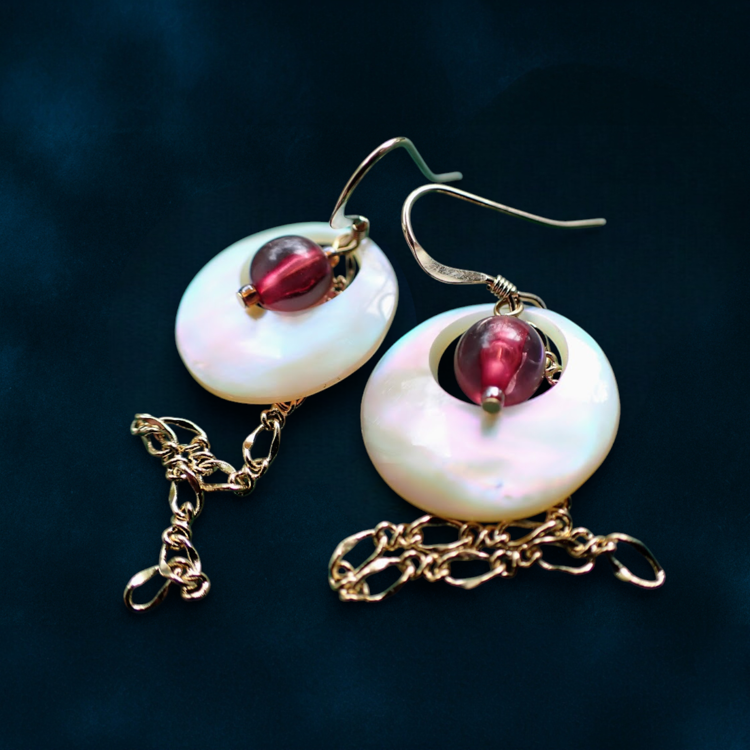 夜光貝の光輪ピアス ― 海の記憶を宿す一点物シェルピアス〈14kgf〉