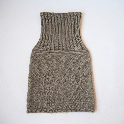 立ち上がるネックウォーマー ミーアキャット 草木染め タデアイ染め