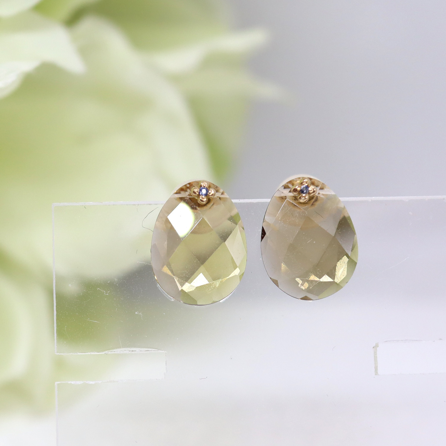 １８金　ブルーサファイヤとハニークォーツの2wayピアス