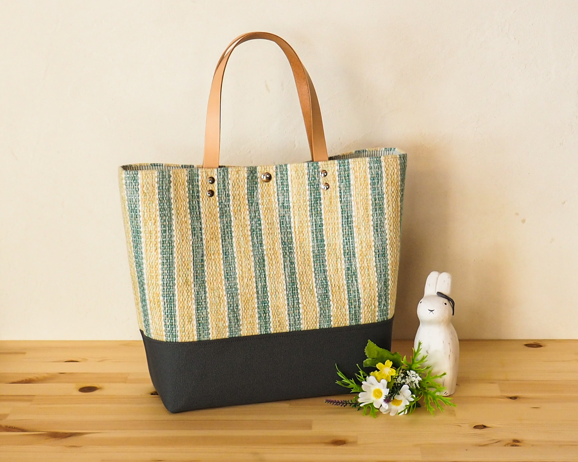 パステルボーダー手織り布のスクエアトート（生成り）