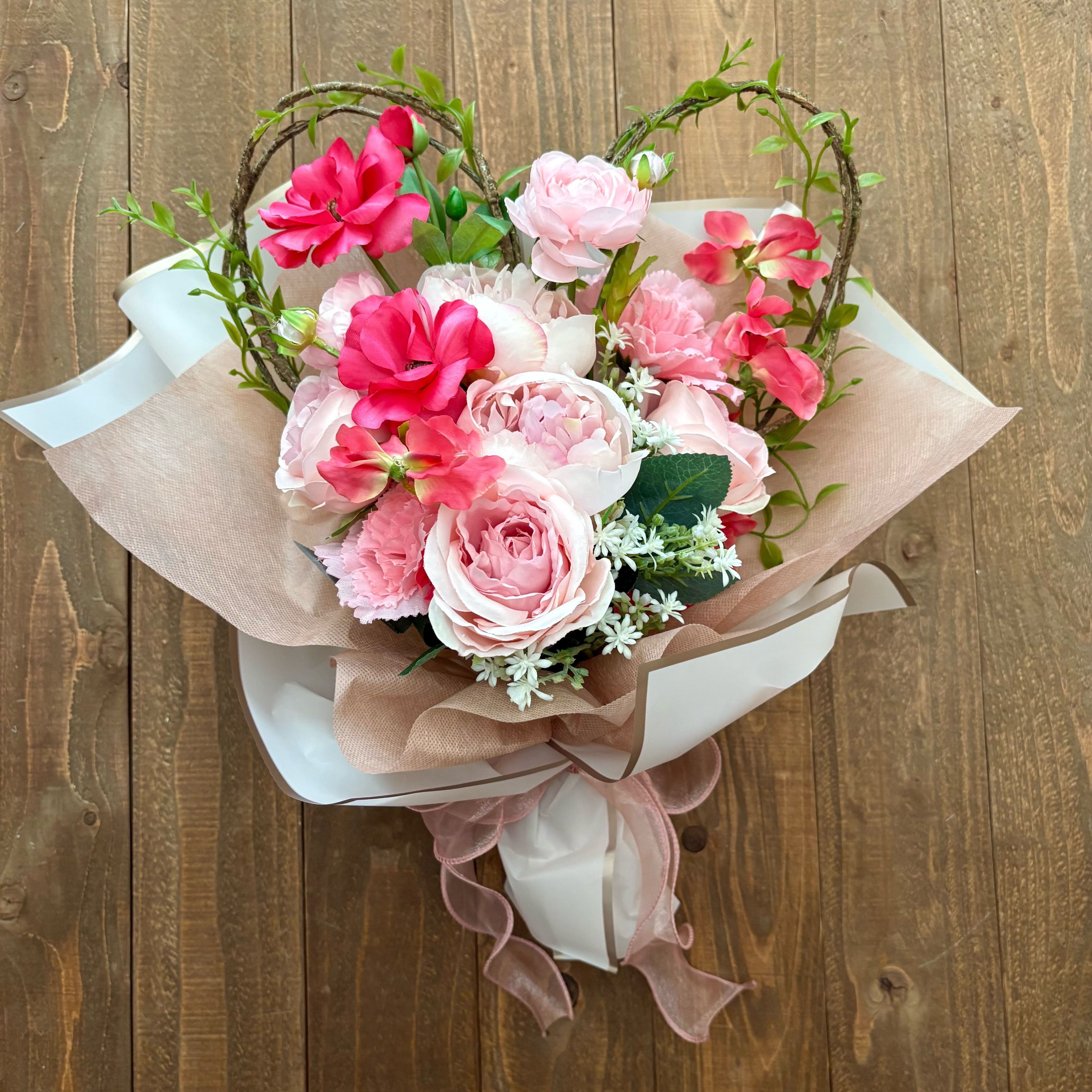 《ホワイトデー》《結婚記念日》ピンク系ハートのROSEブーケ