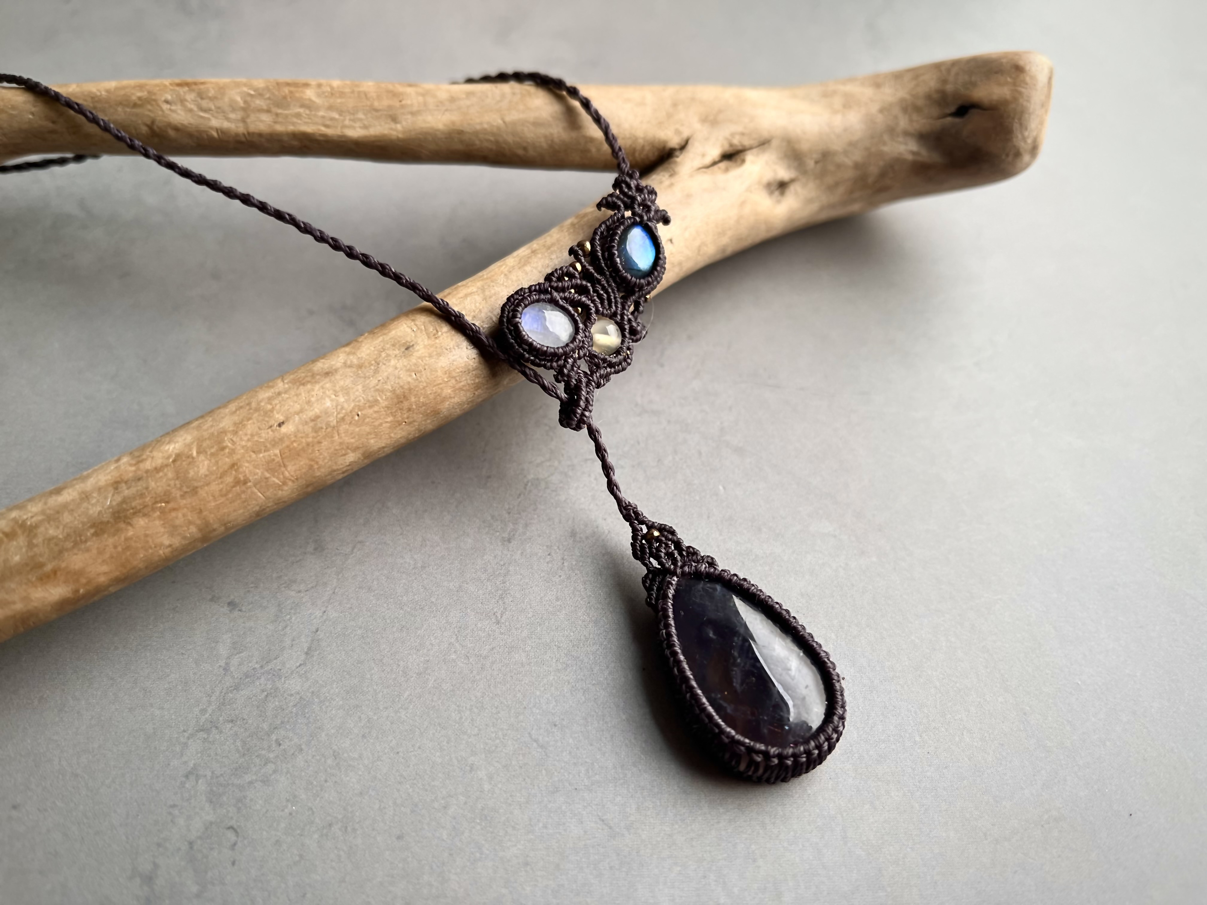 アイオライトサンストーン連結ペンダント