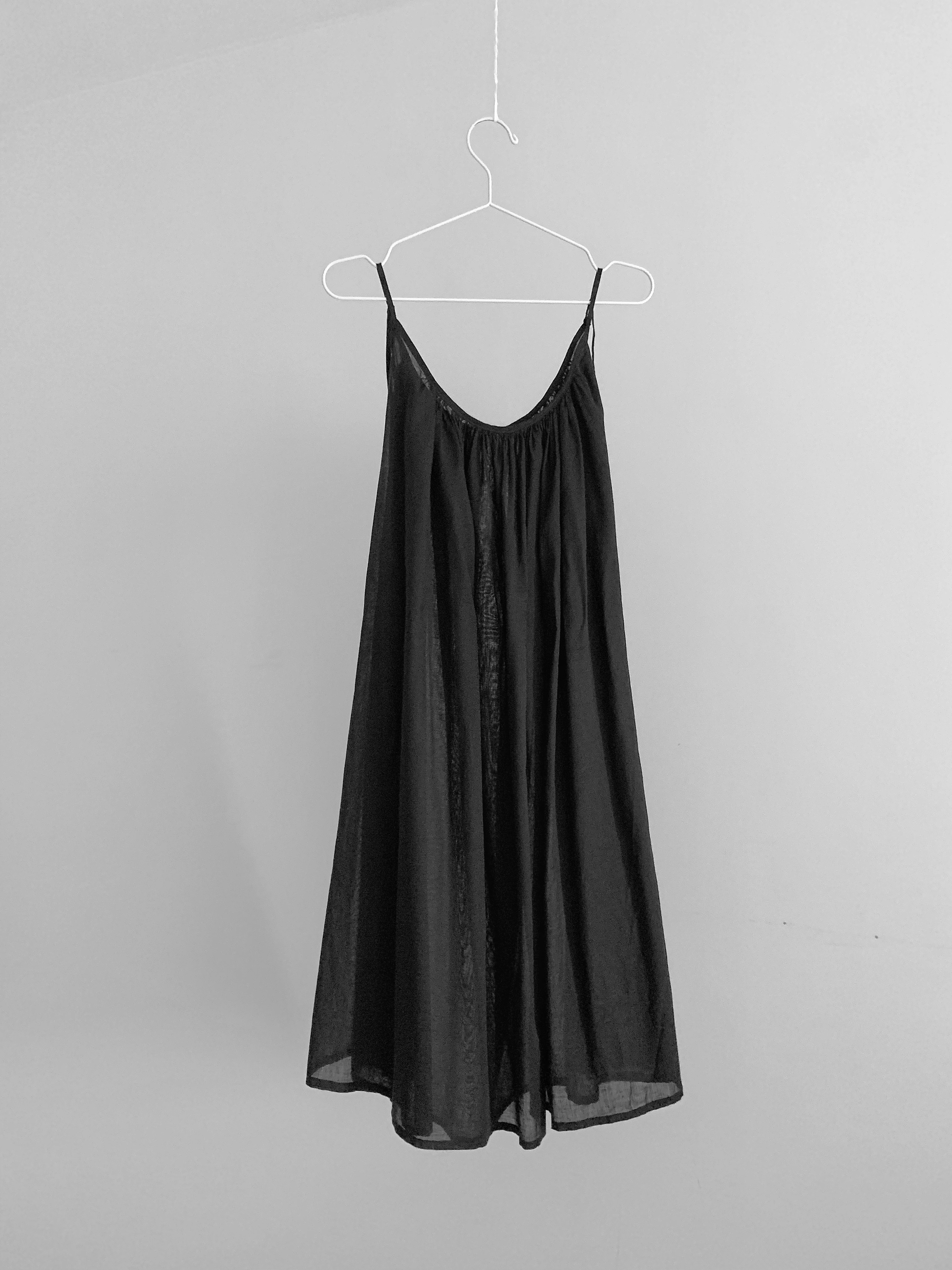 ロングフレアキャミソール｜ブラック