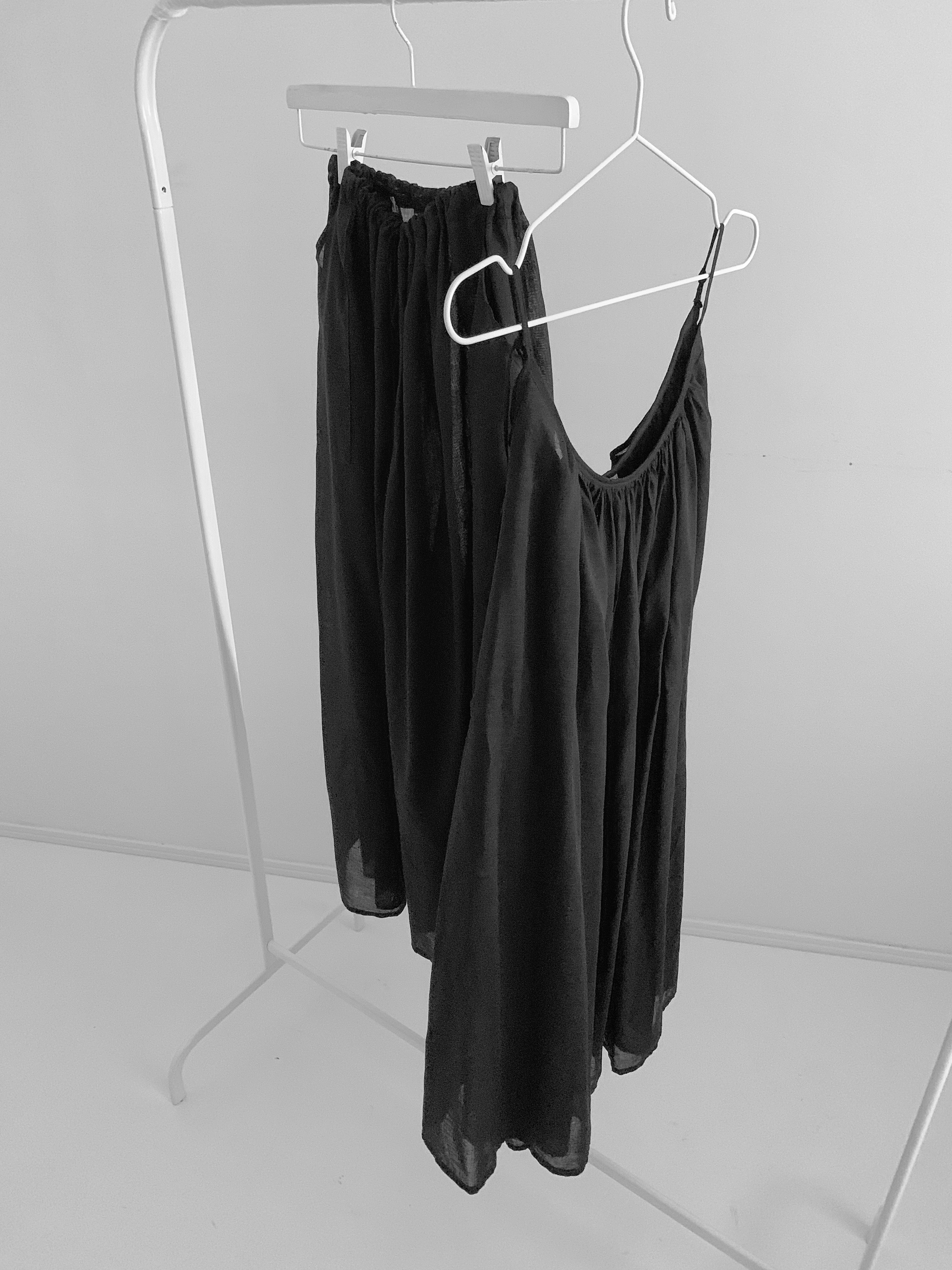 ロングフレアキャミソール｜ブラック