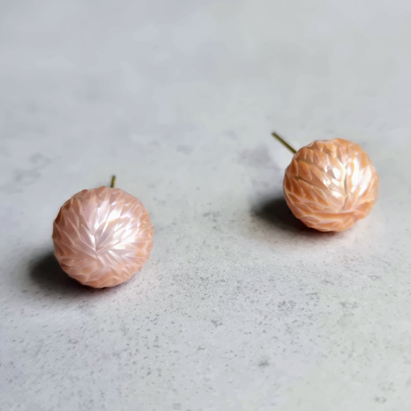 国産ドラゴンスケア淡水パール】11–12mm 一粒ピアス｜存在感のある大粒