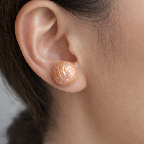 国産ドラゴンスケア淡水パール】11–12mm 一粒ピアス｜存在感のある大粒