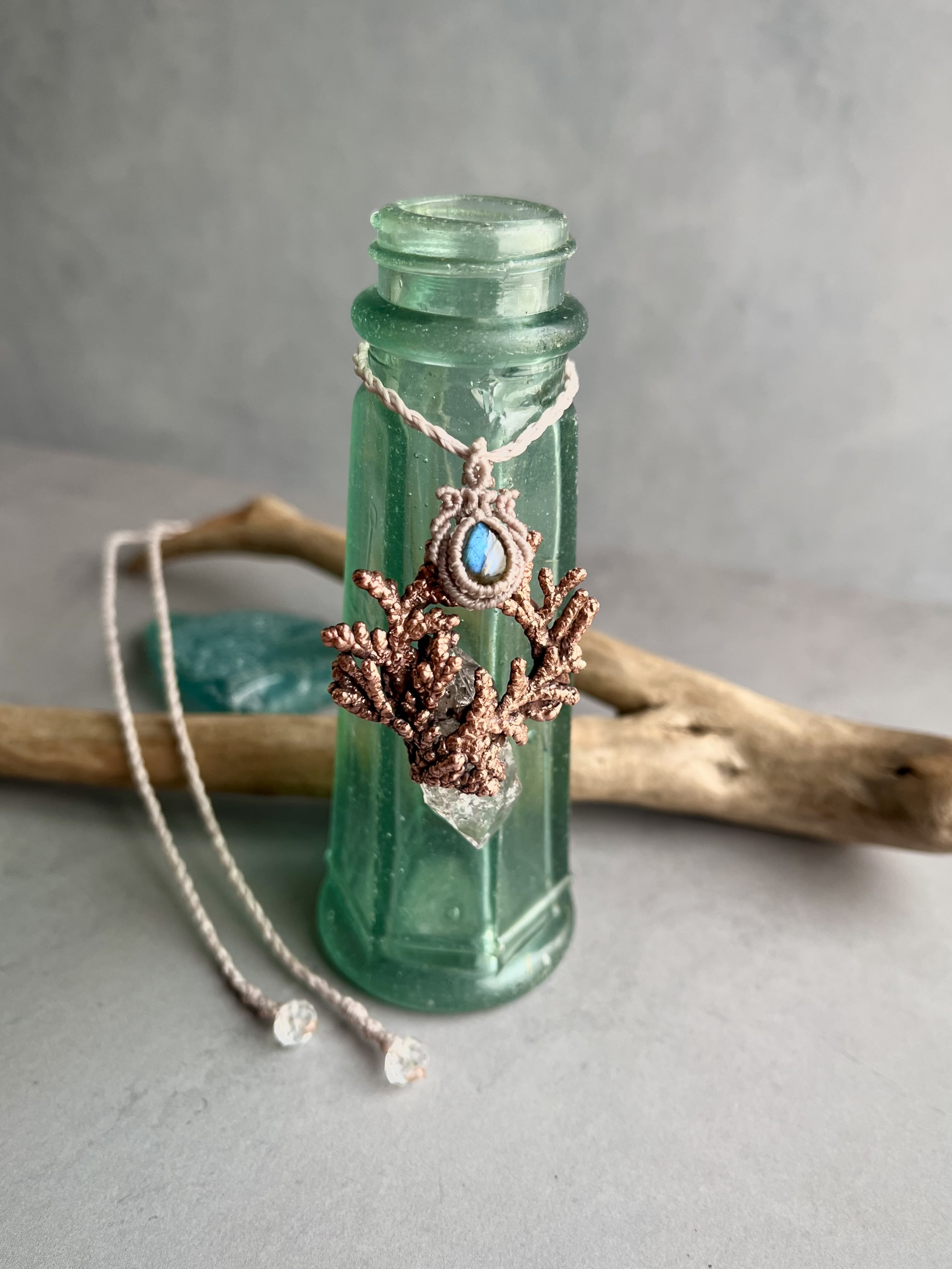 ハーキマーダイヤモンドマクラメペンダント