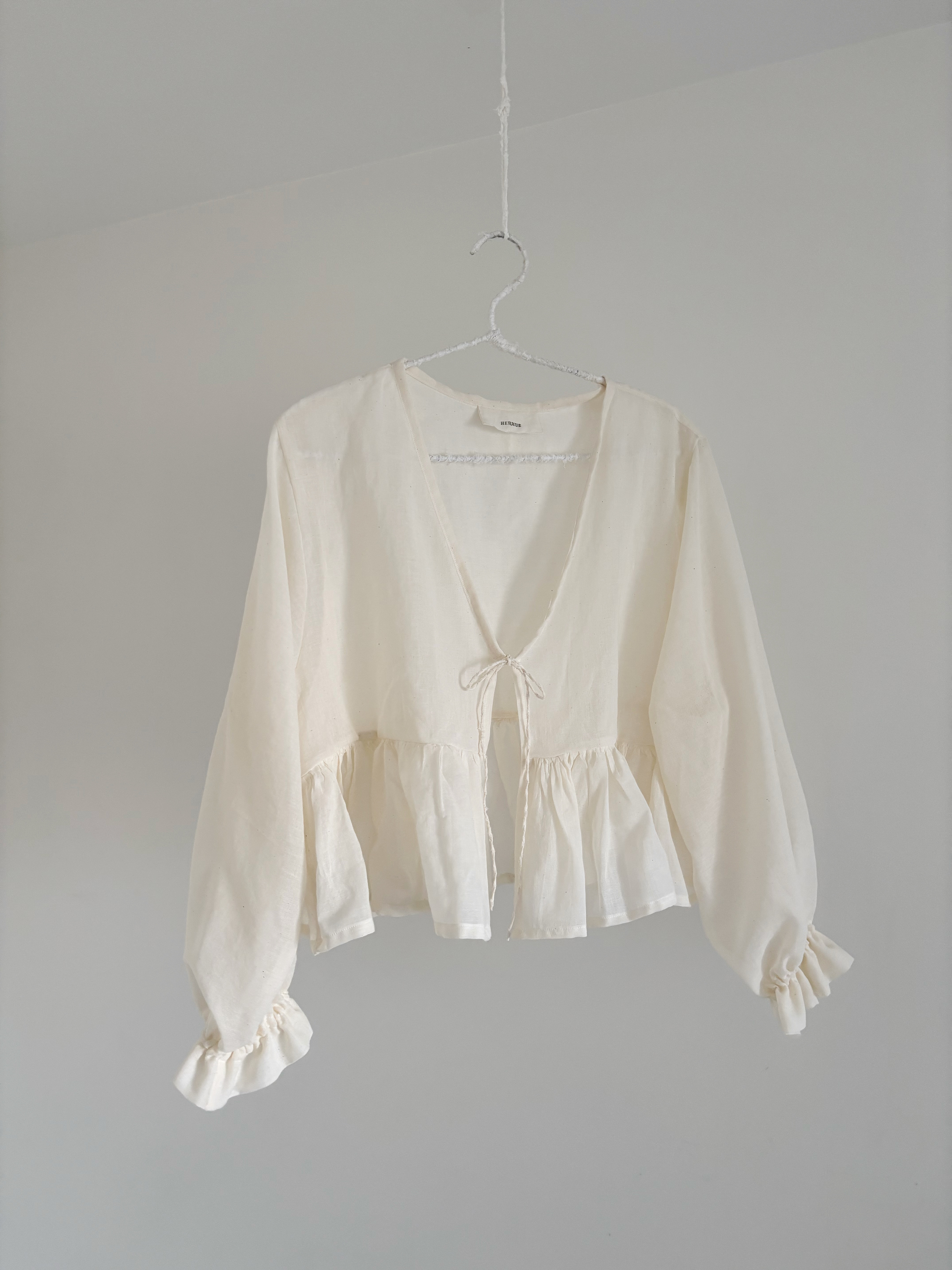 そよ風のブラウス