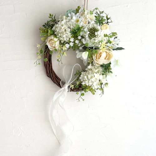 ラナンキュラスと白い小花のハーフリース ／アーティフィシャル