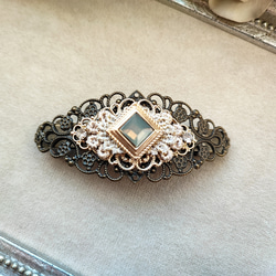 オパールグレー色カボションと透かしパーツのバレッタ 12枚目の画像