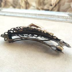 オパールグレー色カボションと透かしパーツのバレッタ 7枚目の画像