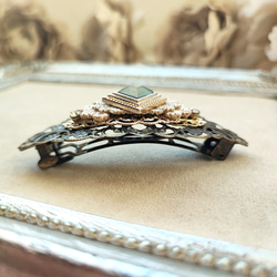 オパールグレー色カボションと透かしパーツのバレッタ 8枚目の画像