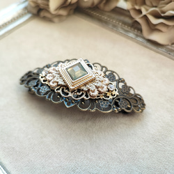 オパールグレー色カボションと透かしパーツのバレッタ 9枚目の画像