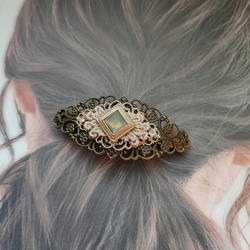 オパールグレー色カボションと透かしパーツのバレッタ 10枚目の画像