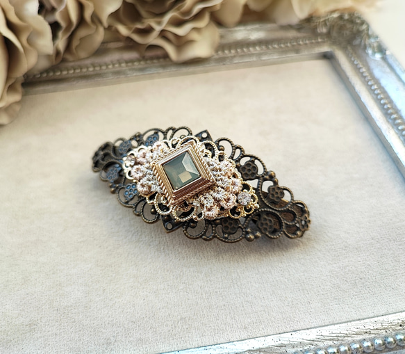 オパールグレー色カボションと透かしパーツのバレッタ 11枚目の画像