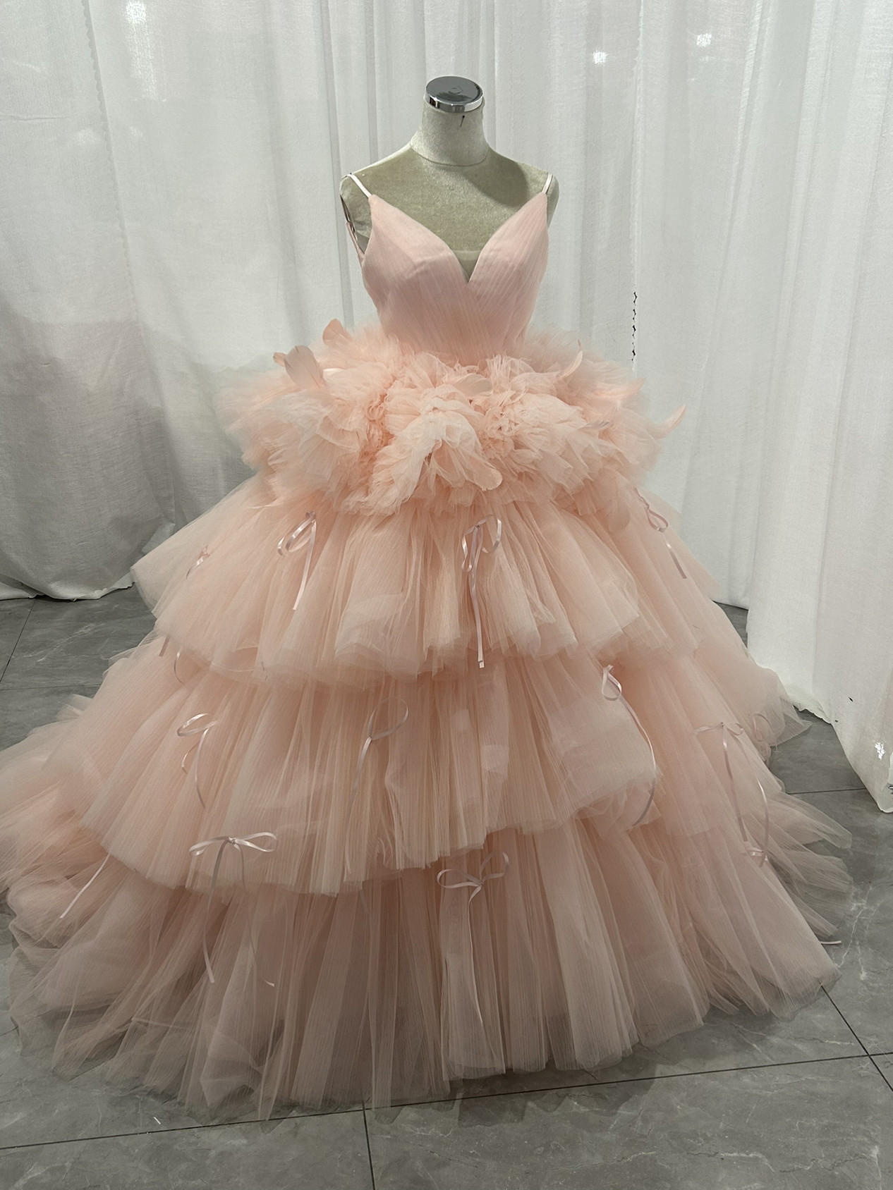 美品！カラードレス ピンク キャミソール リボン 柔らかく重ねたチュールスカート 抜群のおしゃれ見え 可愛い