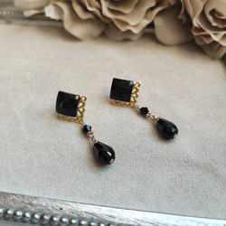 レジンカボションと黒ビーズの大人ピアス 9枚目の画像