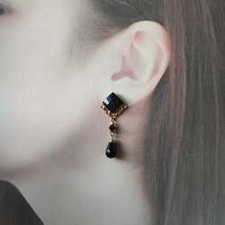 レジンカボションと黒ビーズの大人ピアス 6枚目の画像