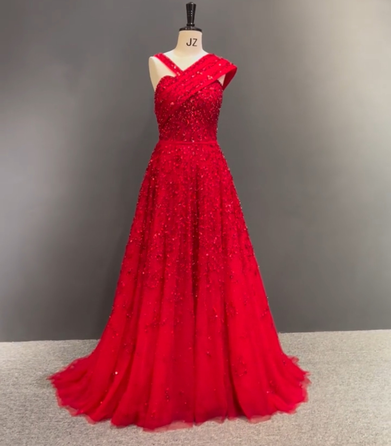 大人気上昇中　チュール　赤レッド　ワンショルダー　非対称　高級感　カラードレス　ビジュー　キラキラ　前撮りお呼ばれ演奏会