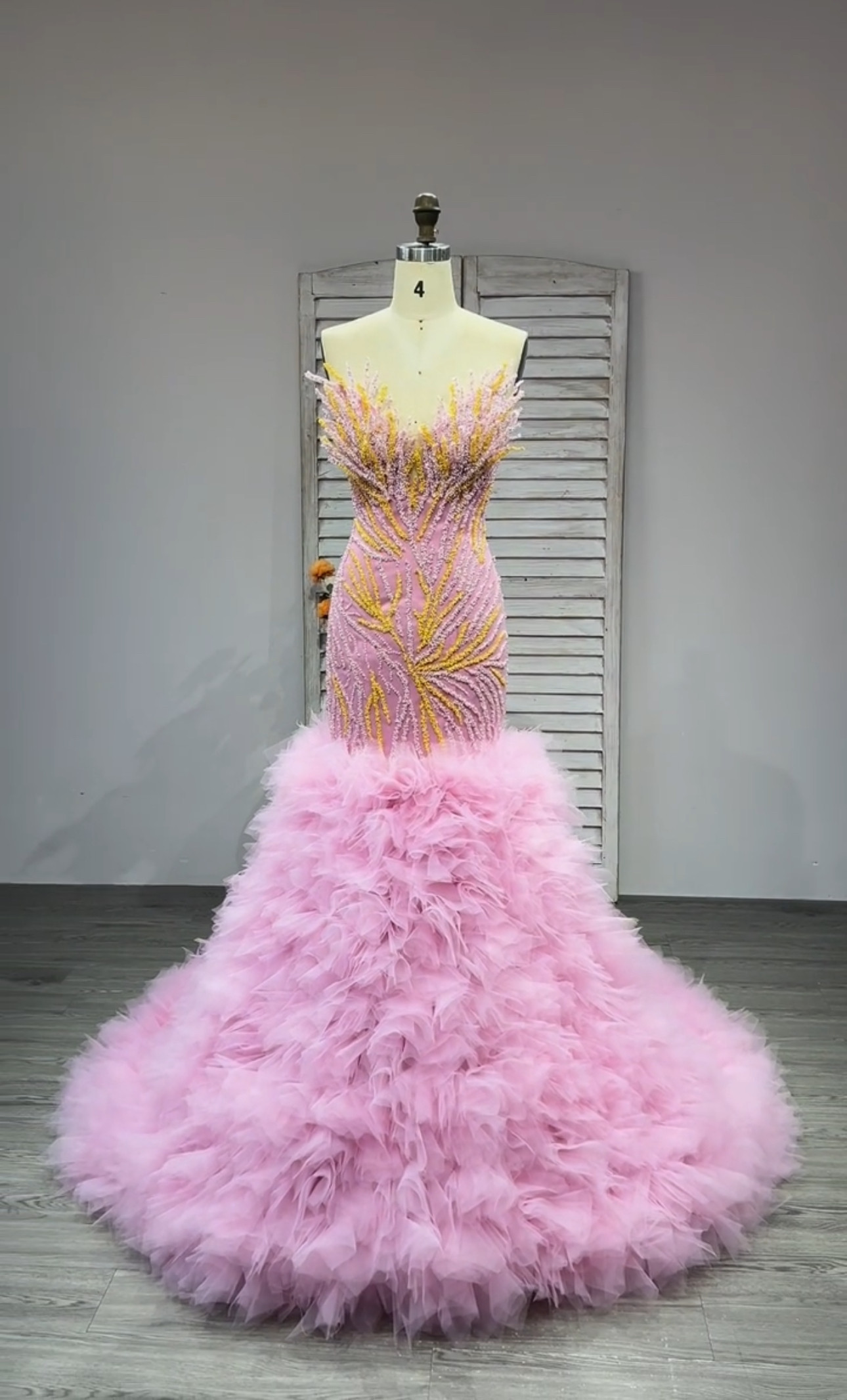 憧れのドレス　目立つ　品質保証　可愛いピンク　マーメイドドレス　たっぷりなビーズ　豪華　パーティードレス結婚式お呼ばれ