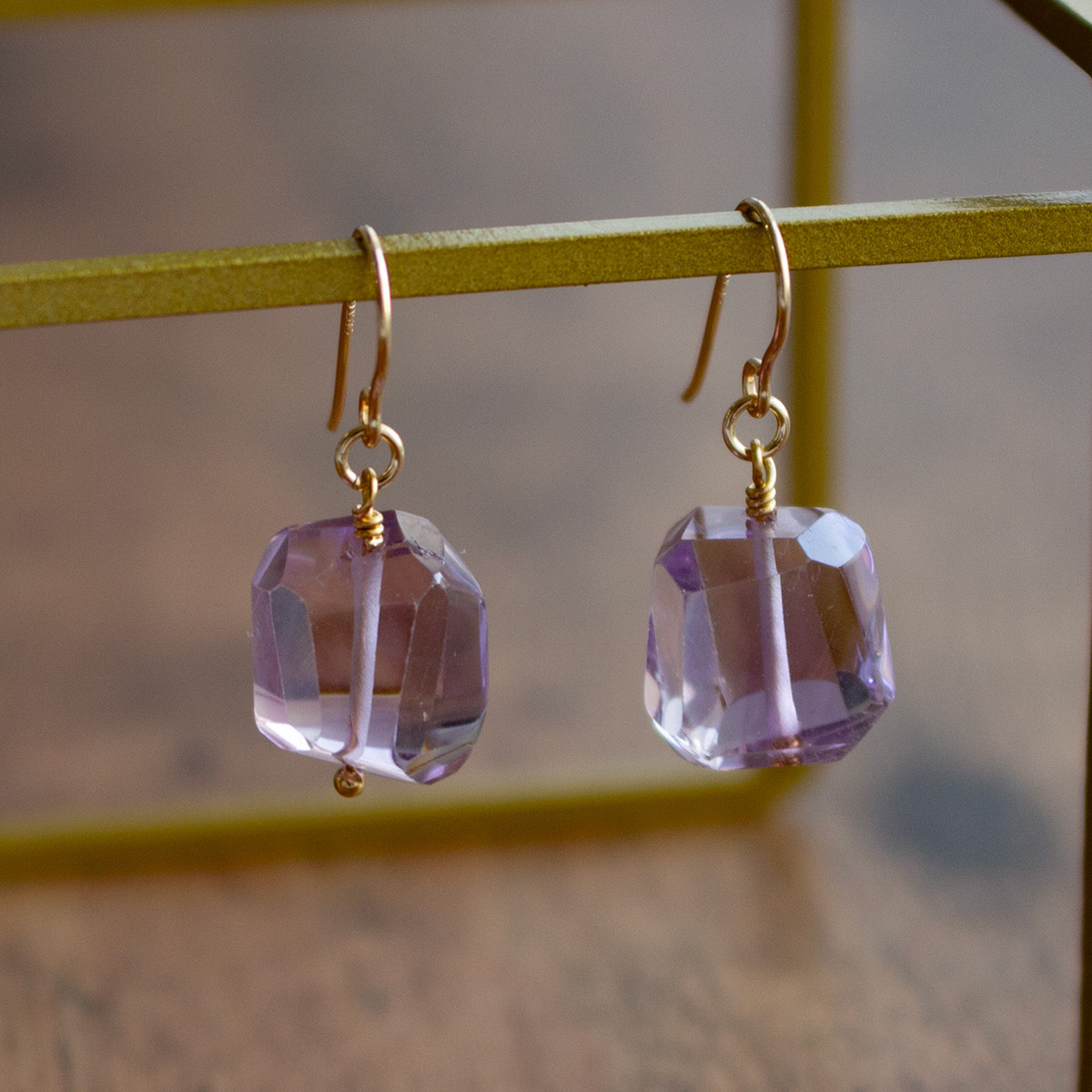 ✨2月誕生石✨ アメジスト＜タンブルカット＞のピアス（K14GF）