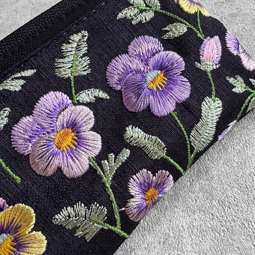 パンジー/ビオラ◇インド刺繍×帆布/キーホルダー付きフラットポーチ