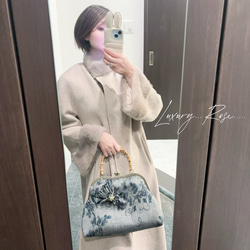 新作　和の心シリーズ　洗練された大きめバンブー紬の優しい艶感に飾りを添えて、、、つまみ細工コサージュバッグ 4枚目の画像