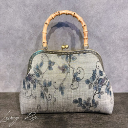 新作　和の心シリーズ　洗練された大きめバンブー紬の優しい艶感に飾りを添えて、、、つまみ細工コサージュバッグ 3枚目の画像