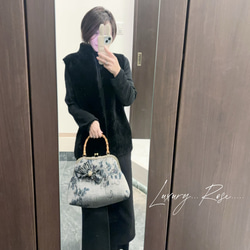 新作　和の心シリーズ　洗練された大きめバンブー紬の優しい艶感に飾りを添えて、、、つまみ細工コサージュバッグ 13枚目の画像