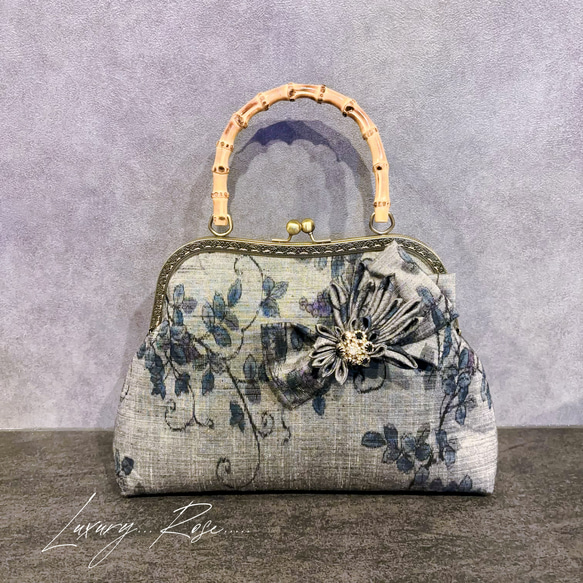 新作　和の心シリーズ　洗練された大きめバンブー紬の優しい艶感に飾りを添えて、、、つまみ細工コサージュバッグ 11枚目の画像