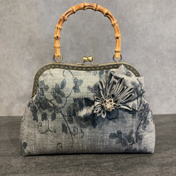 新作　和の心シリーズ　洗練された大きめバンブー紬の優しい艶感に飾りを添えて、、、つまみ細工コサージュバッグ 15枚目の画像