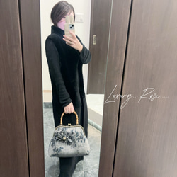 新作　和の心シリーズ　洗練された大きめバンブー紬の優しい艶感に飾りを添えて、、、つまみ細工コサージュバッグ 14枚目の画像