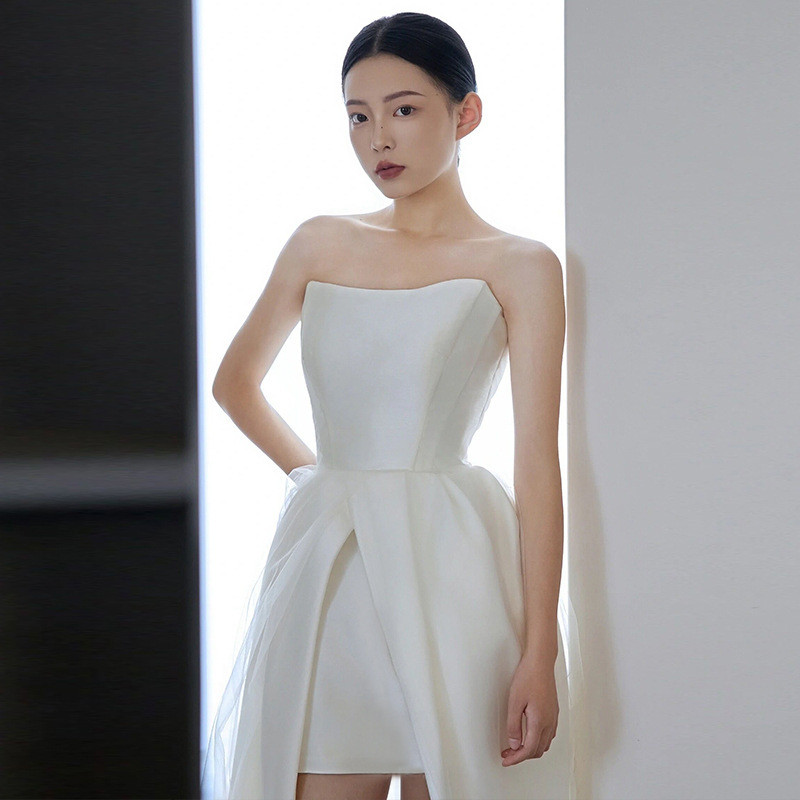 優雅 白 黒 オフショルダー 裾引き ウェディングドレス シンプル 韓国風 花嫁 披露宴 二次会 前撮り HL1436