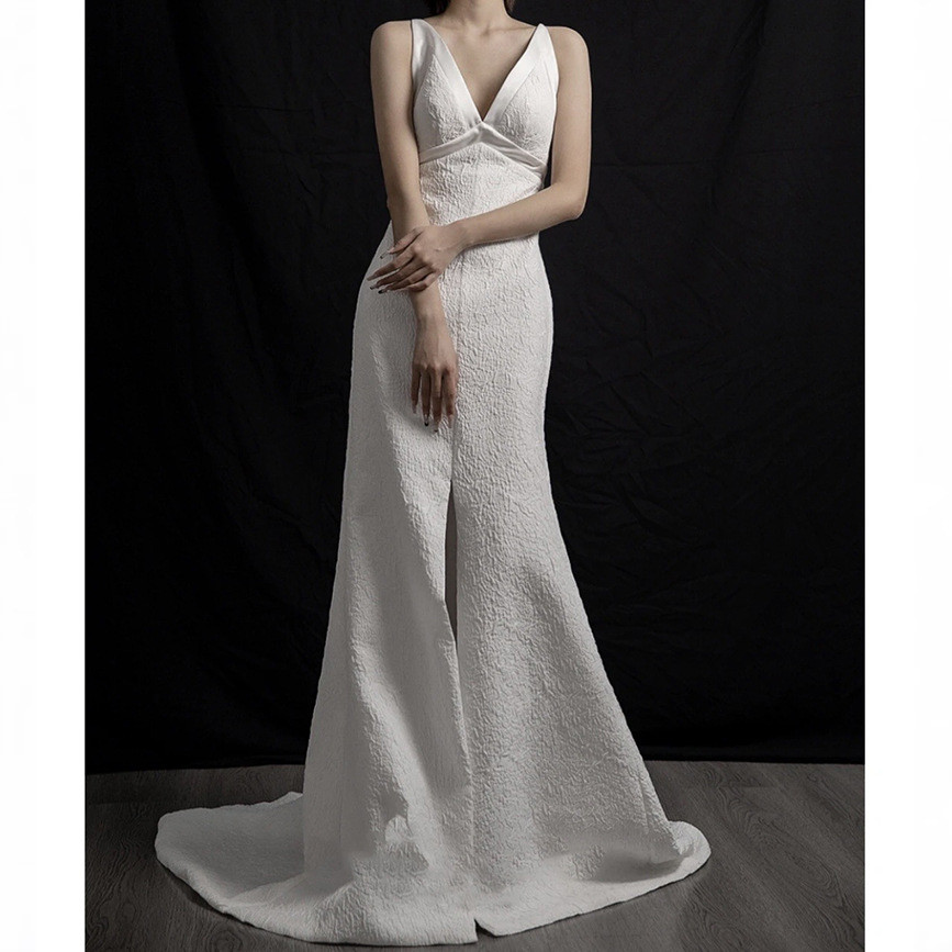 高級感 白 黒 Vネック 裾引き ウェディングドレス シンプル 韓国風 花嫁 披露宴 二次会 前撮り HL1437