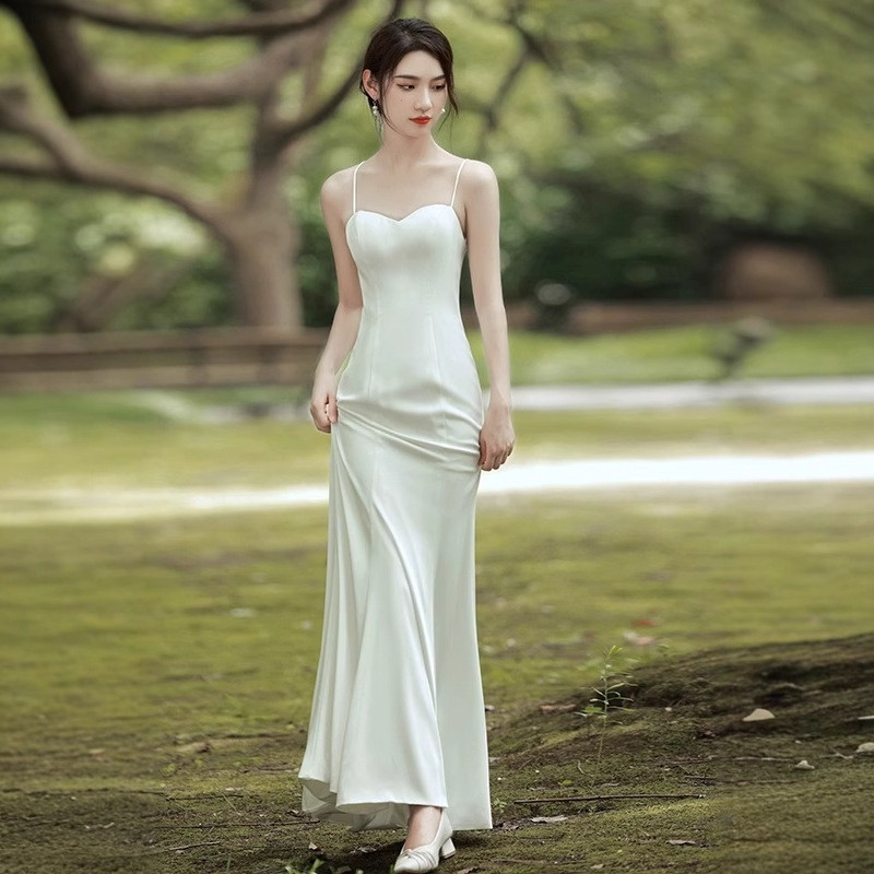 高級感 白 黒 ノースリーブ スリム ウェディングドレス シンプル 韓国風 花嫁 披露宴 二次会 前撮り HL1443