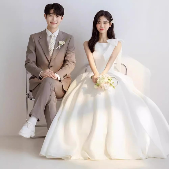 ぽんず　サテン　2次会　花嫁　白　Aライン　フォト　前撮り　リボン 高級感 白 黒 サテン リボン ウェディングドレス シンプル 韓国風 花嫁