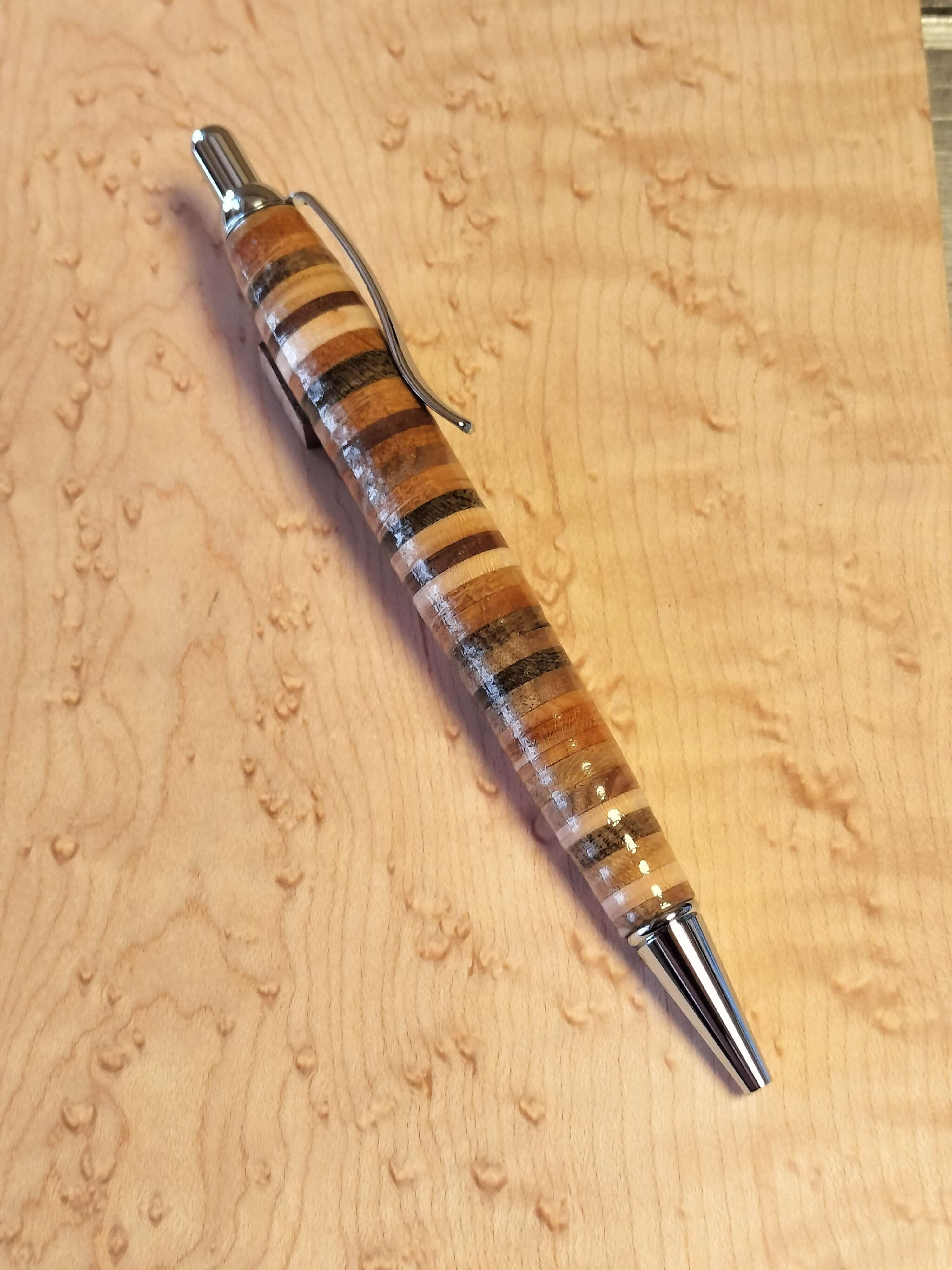 木軸ボールペン 積層材（レイヤードウッド）× CA塗装×波状加工　 ワンピースタイプ　No.２