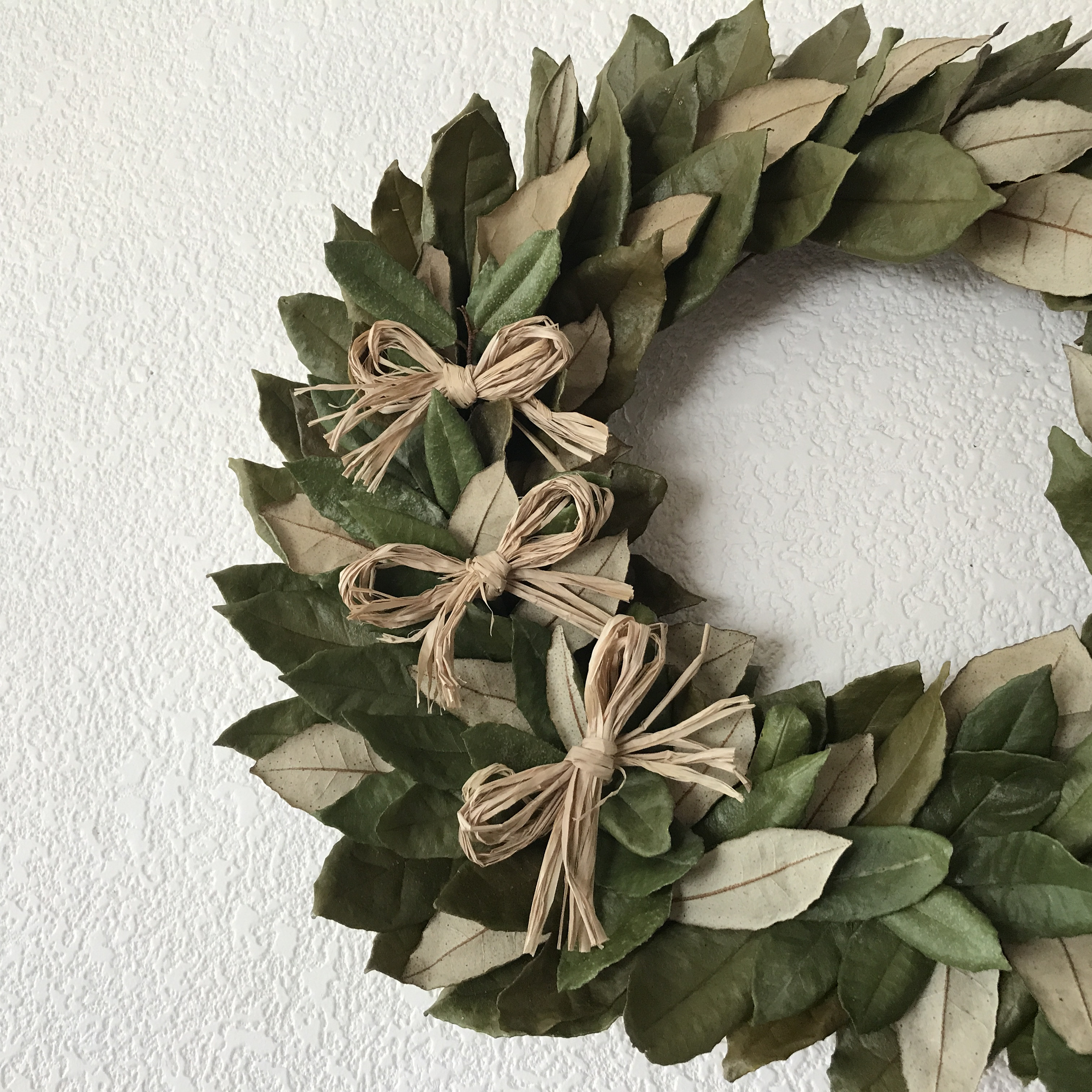 《新作》シックでアンティークなグミの葉のお洒落なナチュラルリース　37cm（8000－7000に値下げしました）