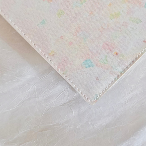 《花卉新聞》彩色書籍封面 | 柔和的春日色彩，平裝本尺寸 第7張的照片